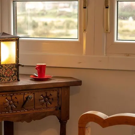 Kuia Con Vistas Frontales A La Ria De Bilbao Cerca Del Metro Erandio