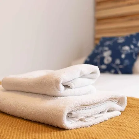 Kuia Con Vistas Frontales A La Ria De Bilbao Cerca Del Metro Erandio