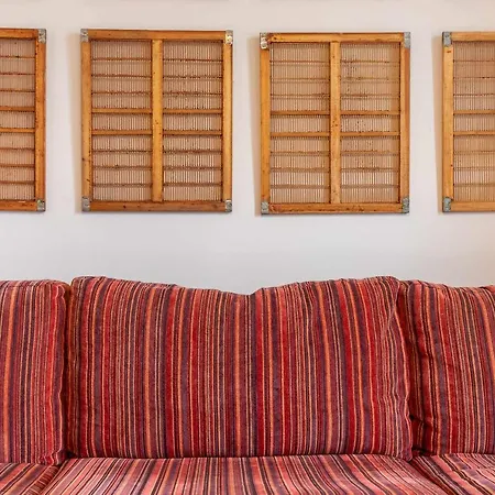 Kuia Con Vistas Frontales A La Ria De Bilbao Cerca Del Metro * Erandio