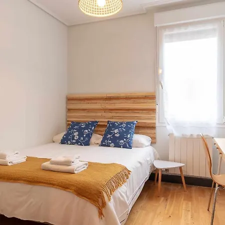 Kuia Con Vistas Frontales A La Ría De Bilbao Cerca Del Metro Apartamento Erandio