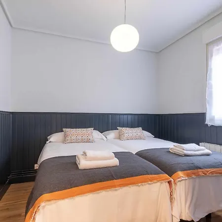 Kuia Con Vistas Frontales A La Ría De Bilbao Cerca Del Metro Apartamento Erandio
